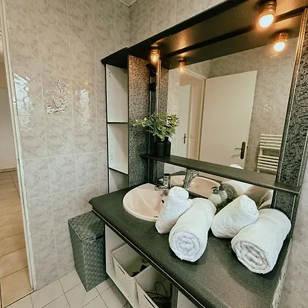 Apartment Duplex Avec Jardin - Proche Paris - Disneyland - Rer - *